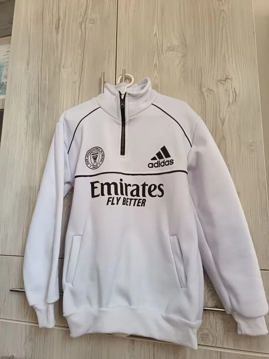 هودی  سفید|لباس|بیرجند, |دیوار