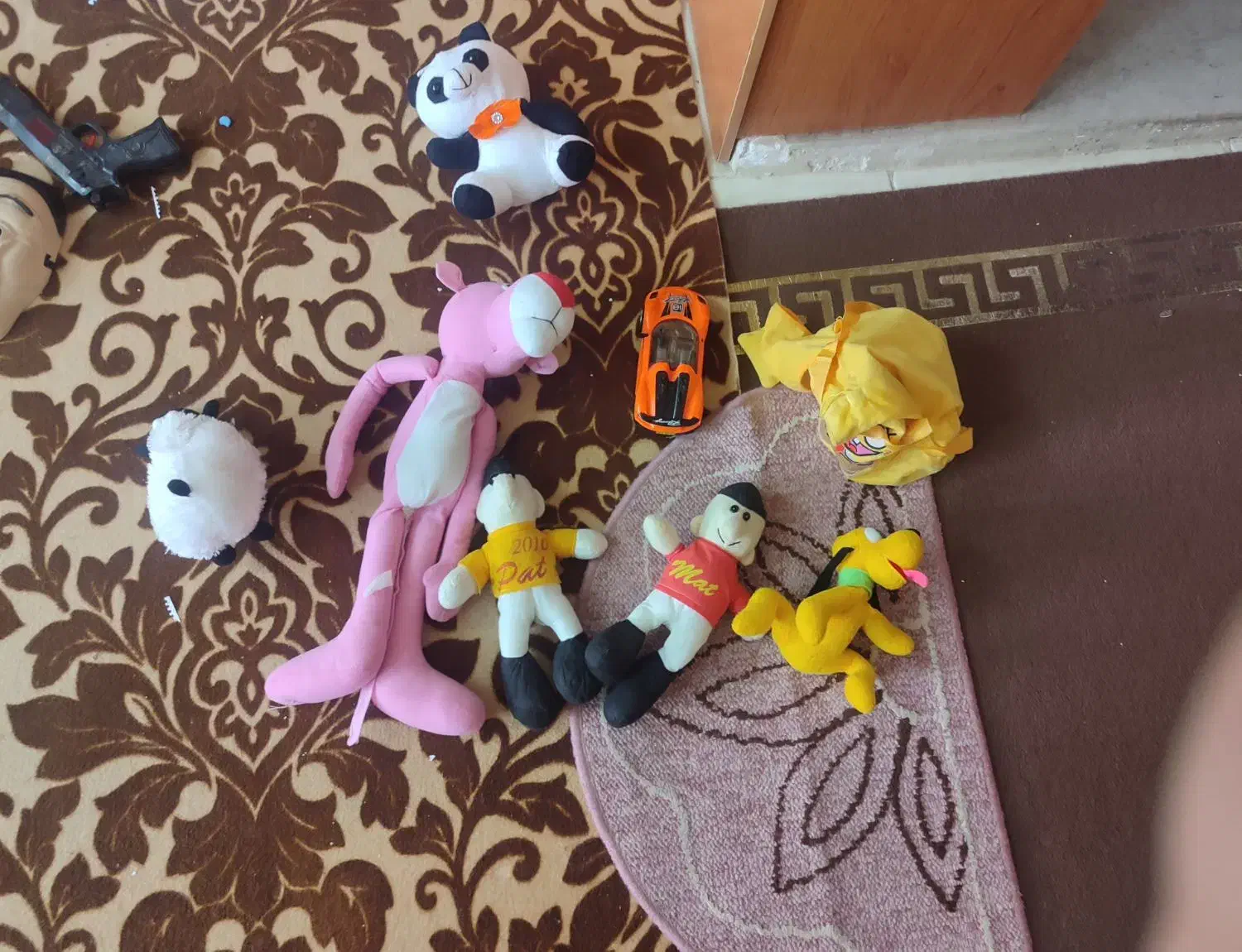 تعدادی سی دی و عروسک و دفترچه...|اسباببازی|صدرا-فارس, فاز ۱|دیوار