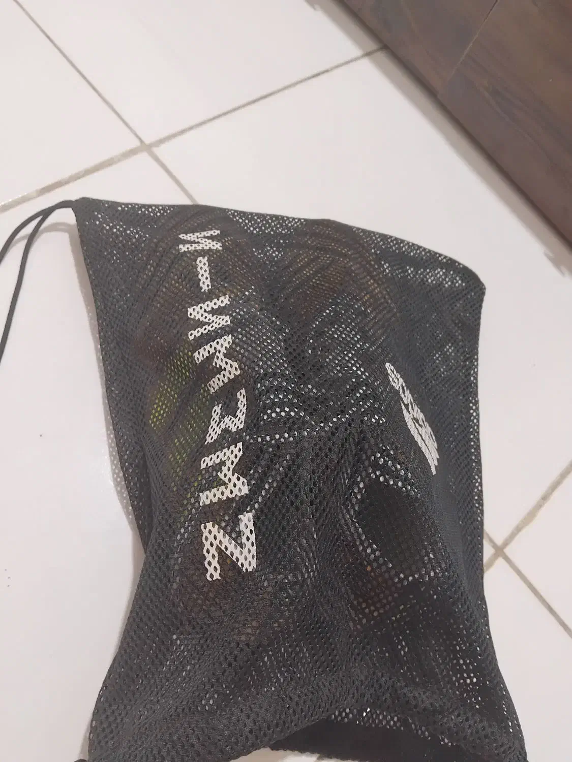 کفش فوتبال آدیداس کلاس A|کیف، کفش، کمربند|اندیشه, اندیشه فاز ۱|دیوار