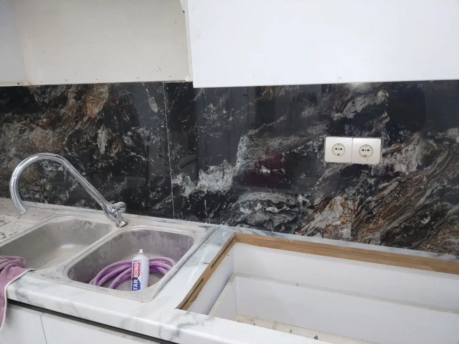 نصب‌ کاشی بین کابینتی|خدمات پیشه و مهارت|محمدشهر, همایون ویلا|دیوار