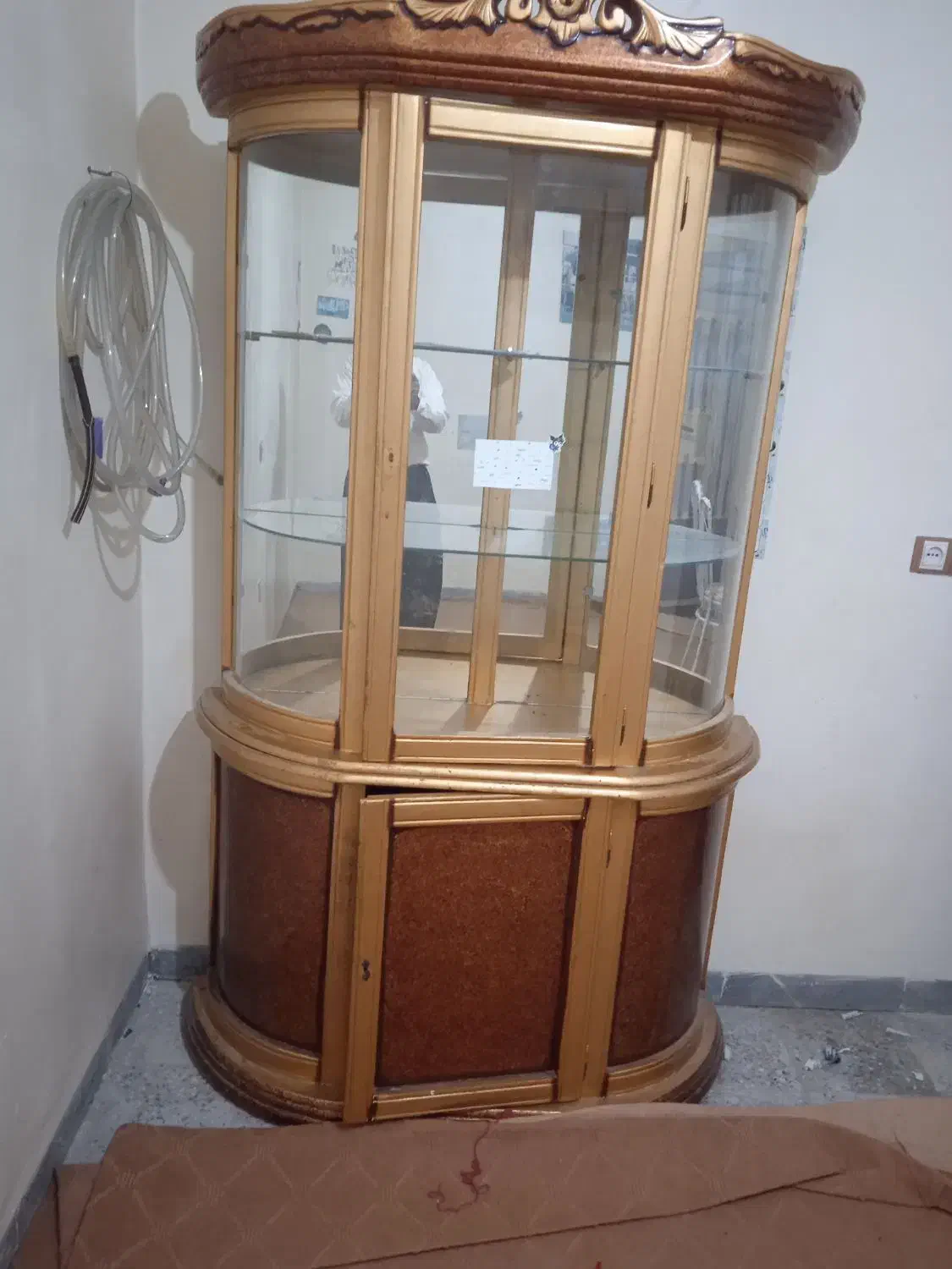 پشتی وتلوزیون|پشتی|آبدانان, |دیوار