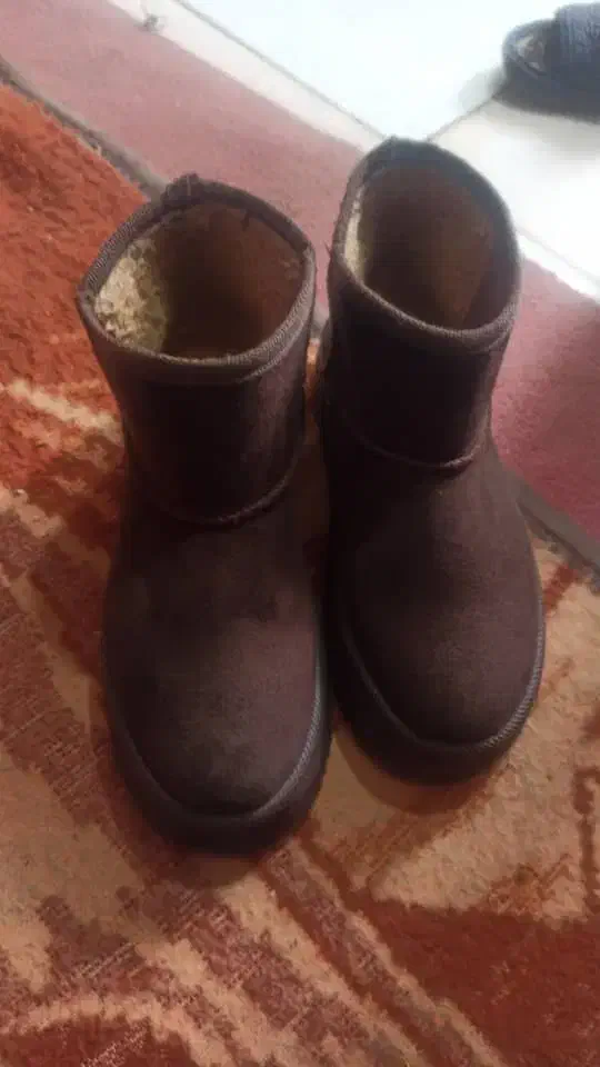 نیم بوت|کیف، کفش، کمربند|سیدان, |دیوار