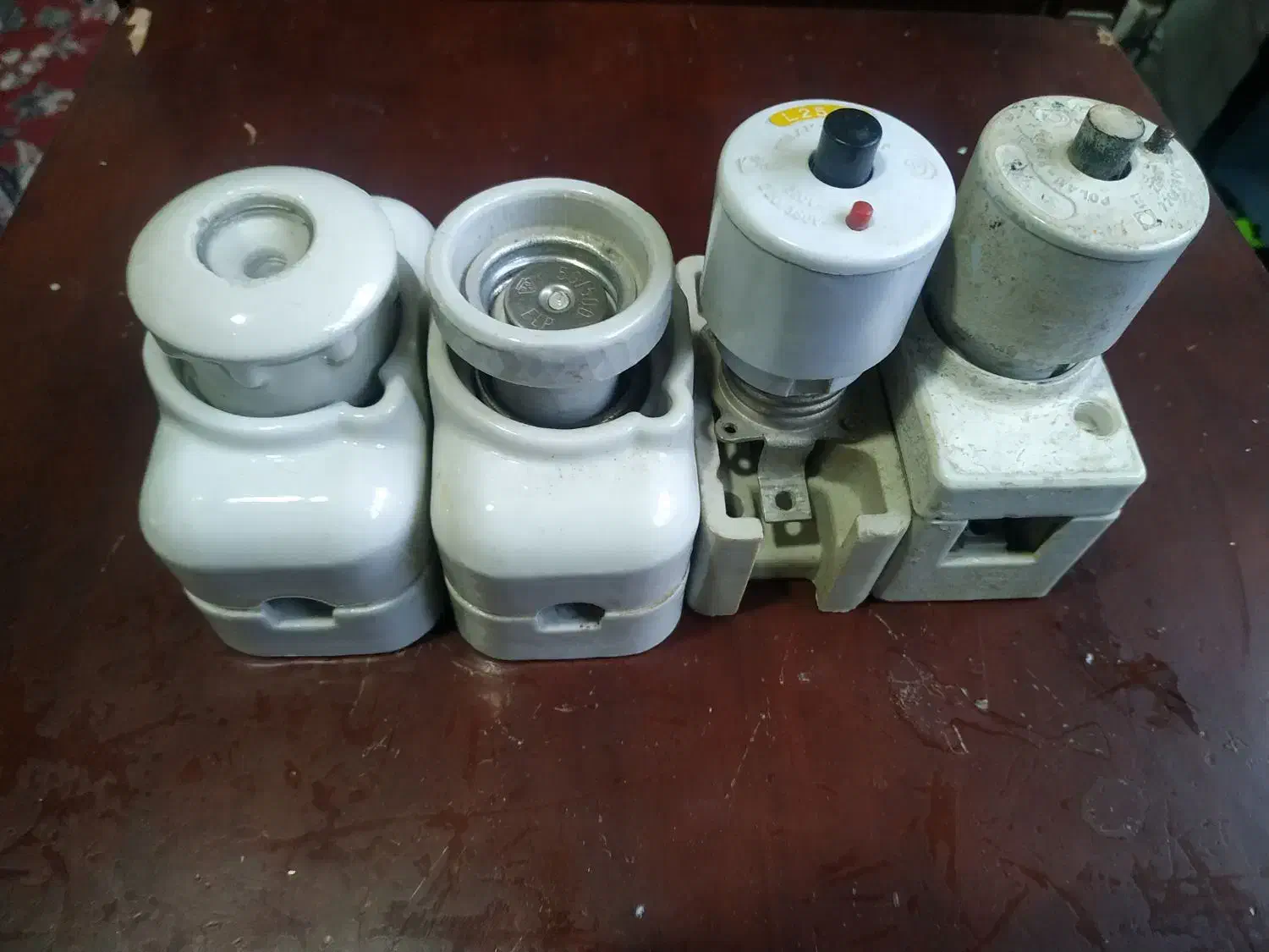 فیوز فشنگی قدیمی|کلکسیون اشیاء عتیقه|شیراز, گلشن|دیوار