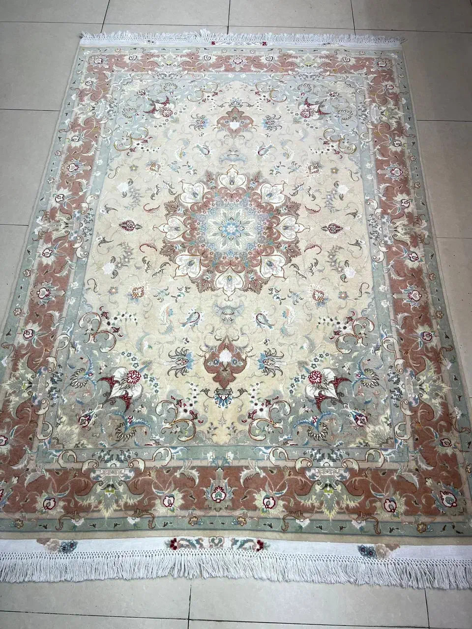 ۳متری فرش دستباف ۵۵رج تبریز ابریشم سالم وتمیز|فرش|تهران, گلستان (شهرک راه آهن)|دیوار