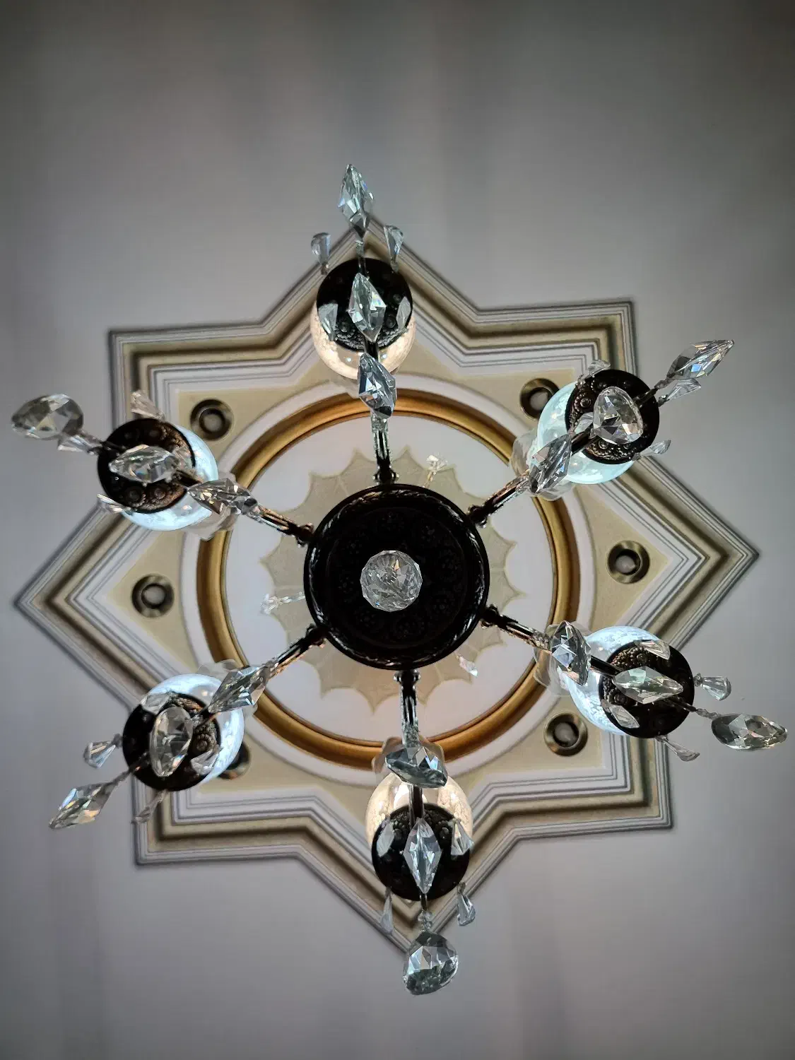 لوستر برنزی|لوستر و چراغ آویز|نیشابور, فردوس شمالی|دیوار