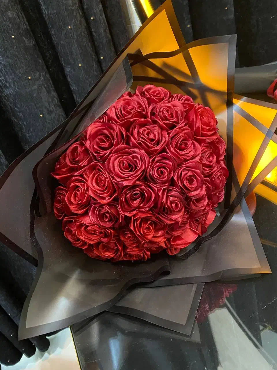 دسته گل رز قرمز|گل مصنوعی|اسفراین, |دیوار