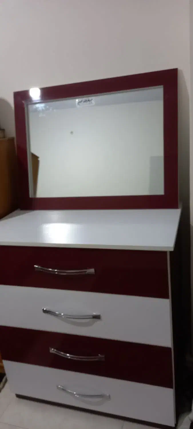 دراور چهار کشو به همراه قاب آیینه|جاکفشی، کمد، دراور|فردیس, سرحدی|دیوار