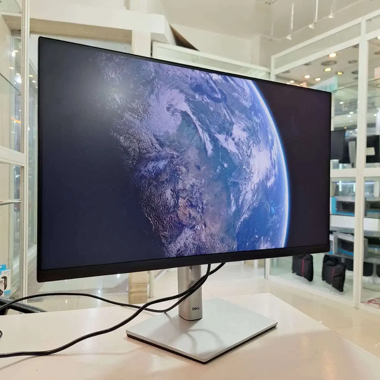 مانیتور دل 24 اینچ سال ساخت 2022 همراه با گارانتی|قطعات و لوازم جانبی رایانه|اصفهان, نقش جهان|دیوار