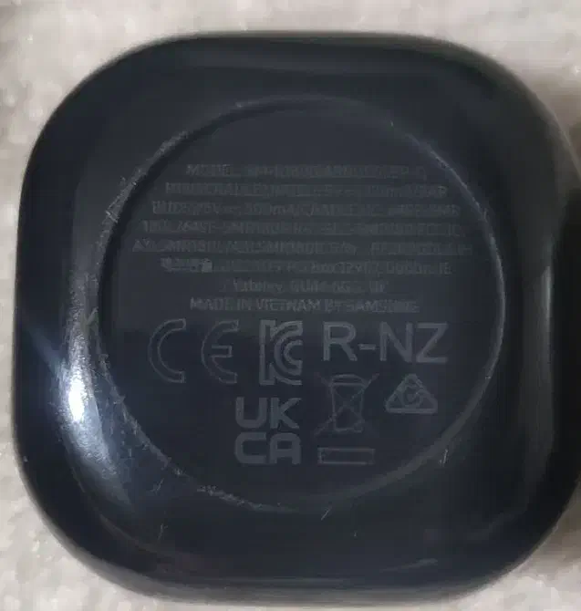 کیس ایرپاد بادز لایو اورجینال اصلی مشابه صفر AKG|لوازم جانبی موبایل و تبلت|تهران, فلسطین (میدان انقلاب)|دیوار