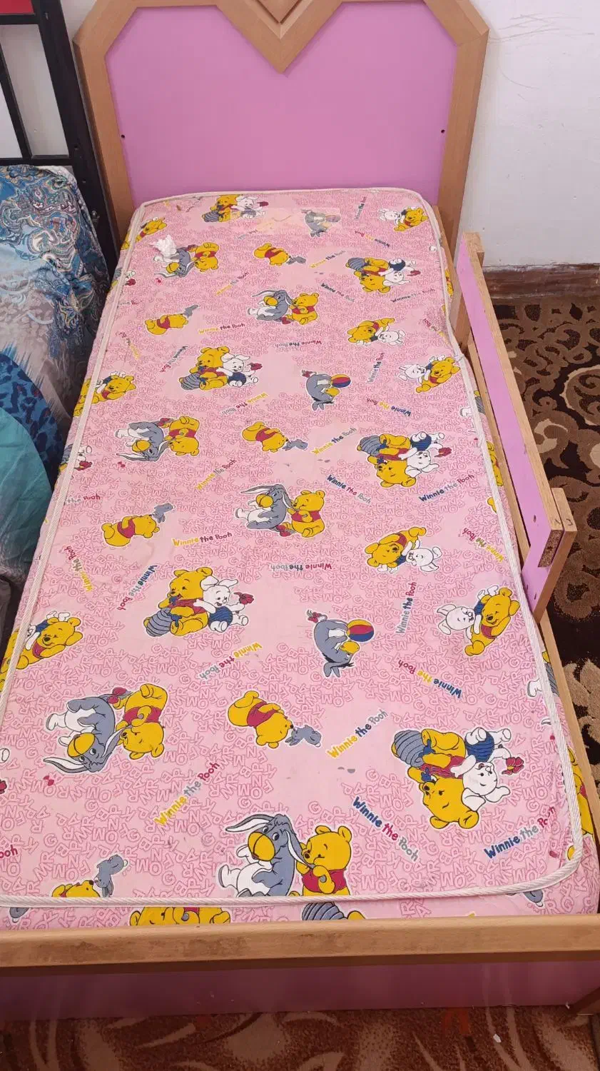 تخت بهمراه تشک|اسباب و اثاث بچه|کرمان, |دیوار