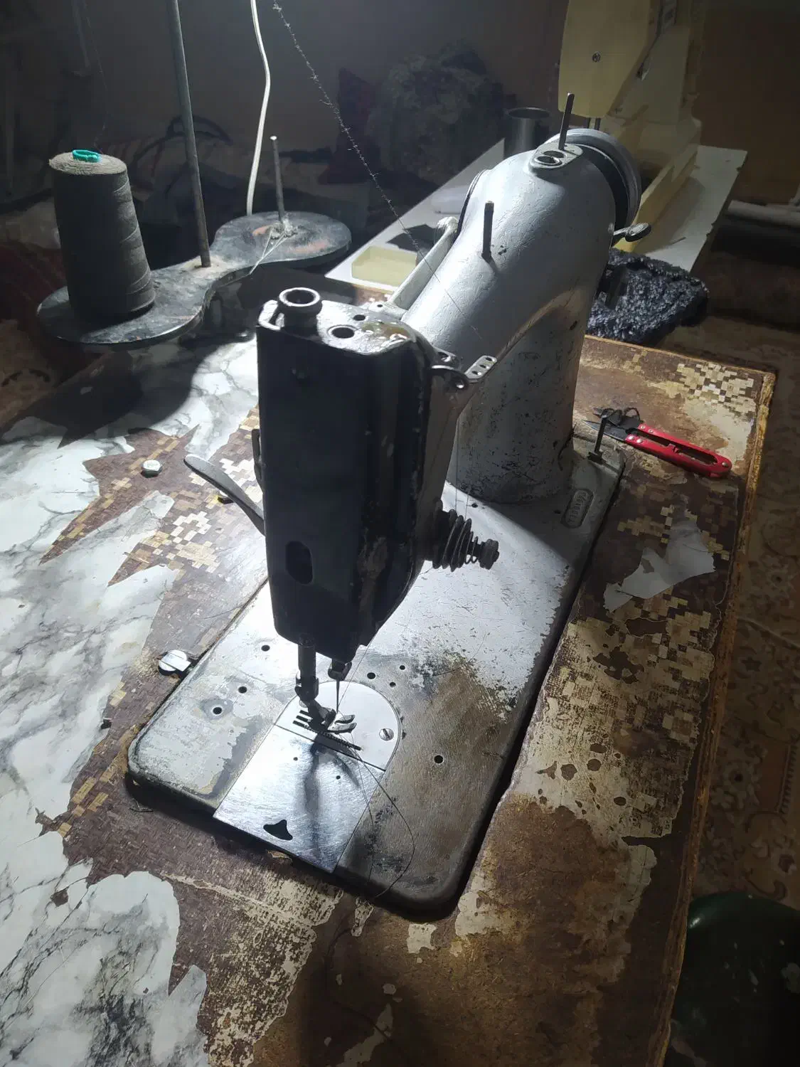 چرخ زخیم دوز ونازک دوز|چرخ خیاطی و ریسندگی|بیرجند, |دیوار