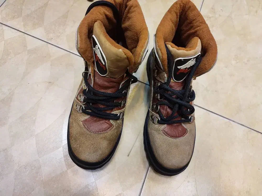 کفش کوهنوردی|کوهنوردی و کمپینگ|رشت, صفاری|دیوار