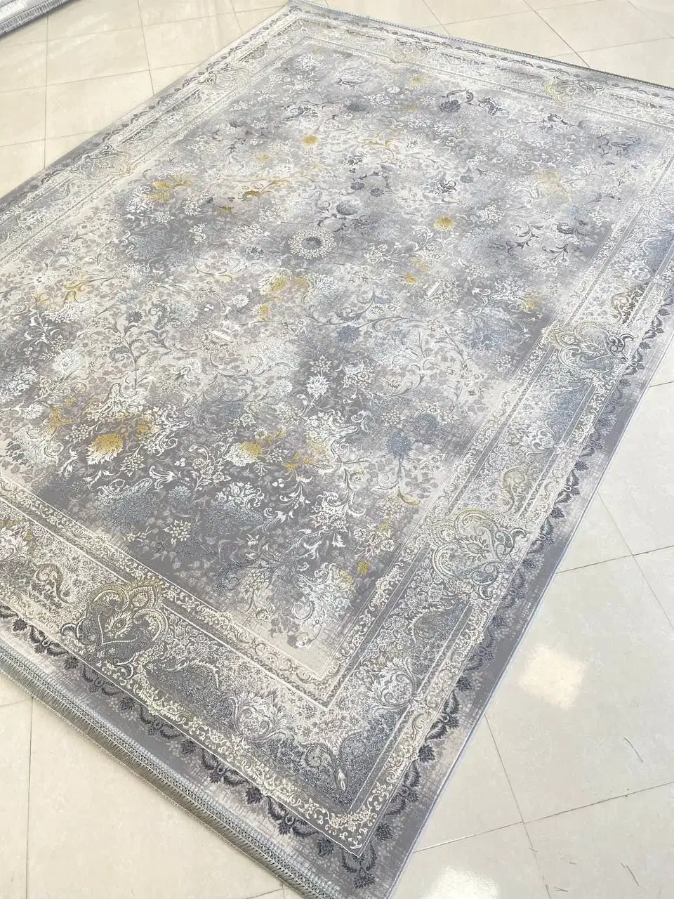 تعویض فرشهای سنتی کهنه با طرحهای مدرن در قصر فرش|فرش|بوشهر, |دیوار