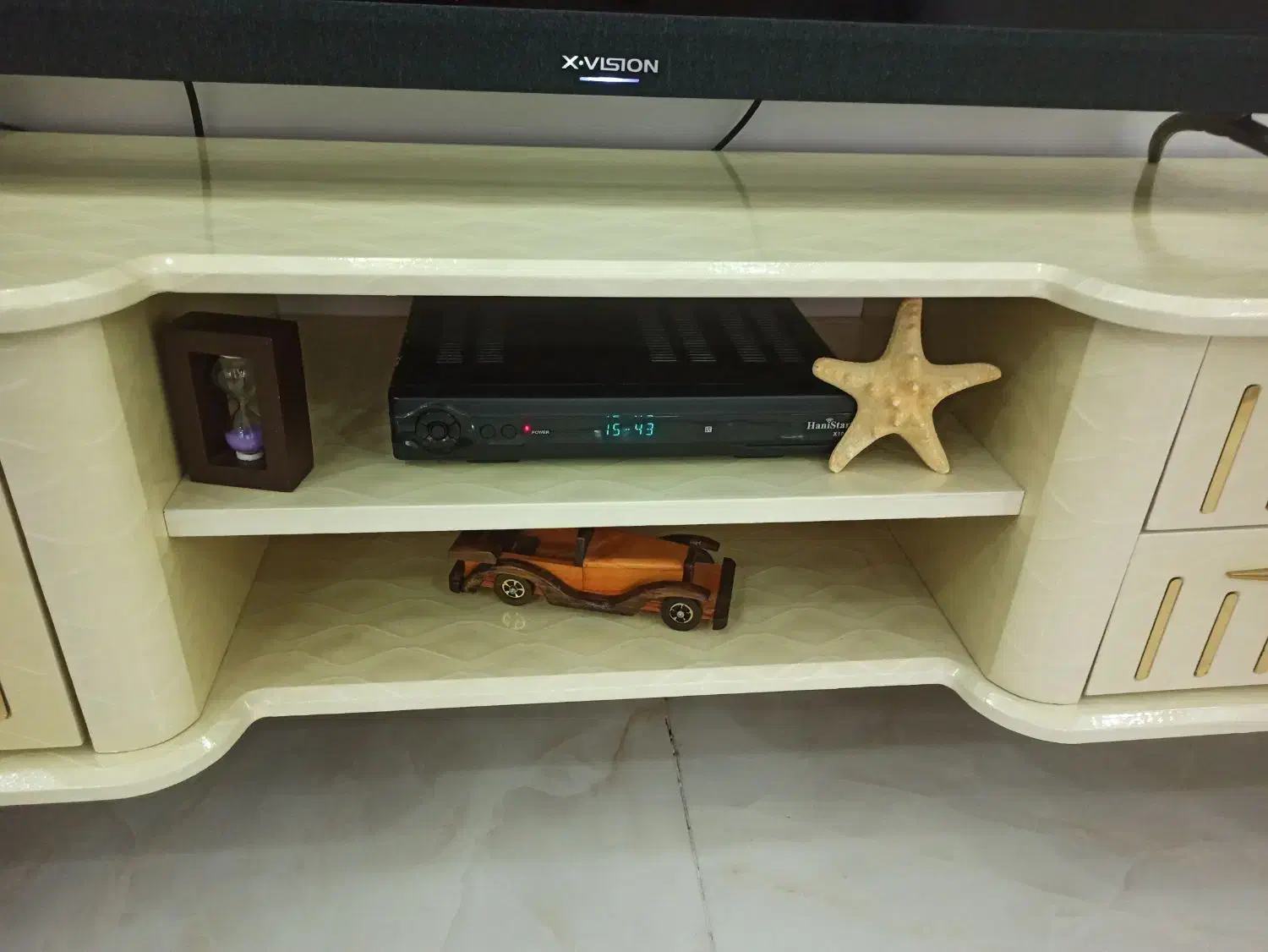 میز تلویزیون شیری|میز تلویزیون|لاهیجان, شهرک سلمان فارسی|دیوار