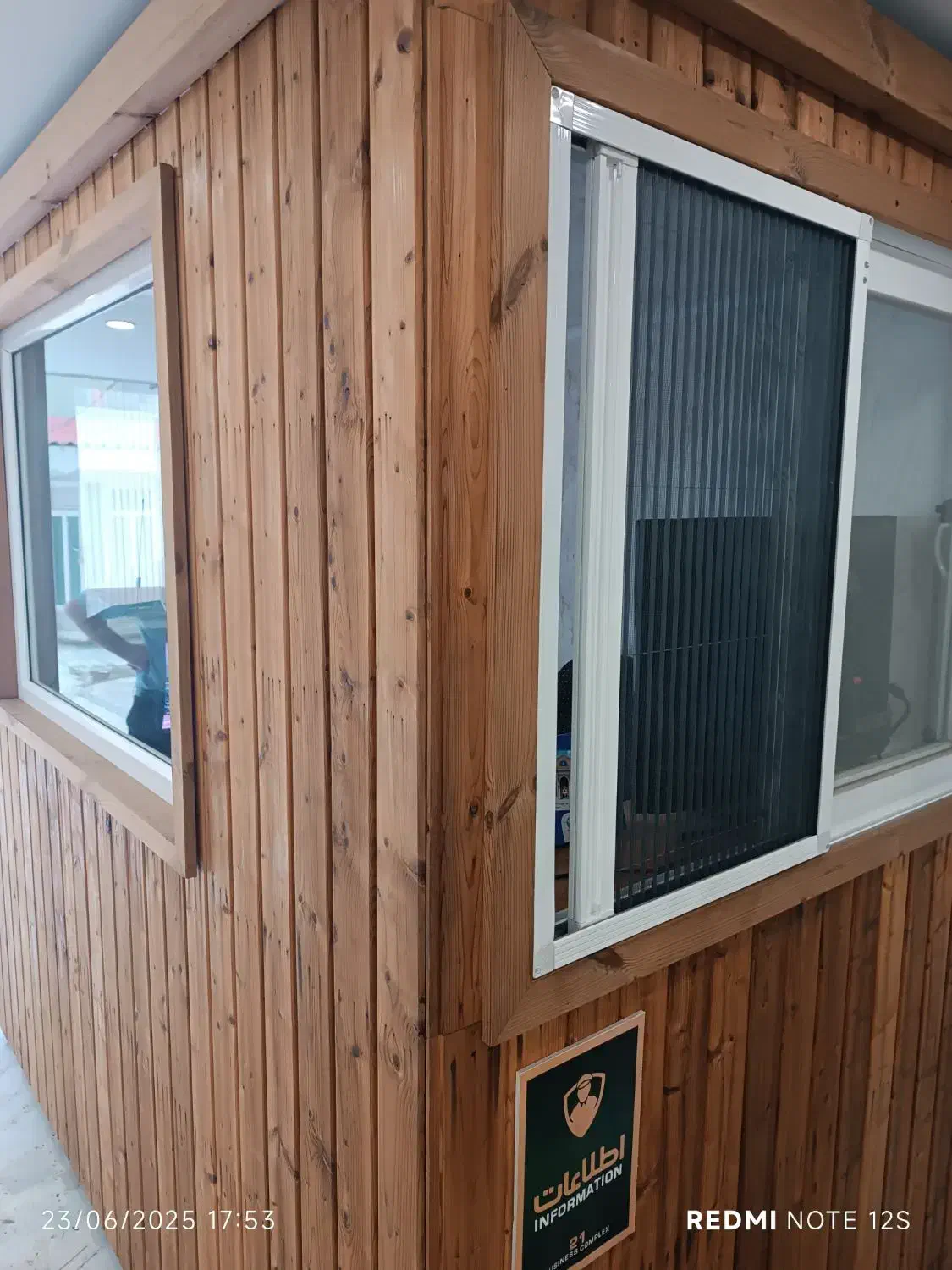 توری پلیسه کشویی گلدن مش تحویل یکروز|خدمات پیشه و مهارت|رشت, استقامت ۱|دیوار