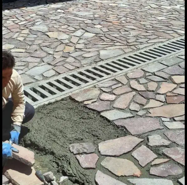 محوطه سازی سیمانبری آبنما نرده حفاظ باربیکیوشومینه|خدمات پیشه و مهارت|لنجان, |دیوار