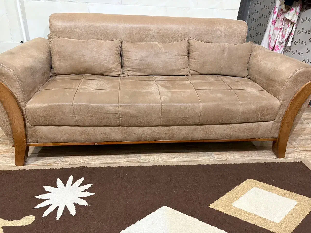 مبل ۷نفره|مبلمان خانگی و میز عسلی|سرخنکلاته, |دیوار