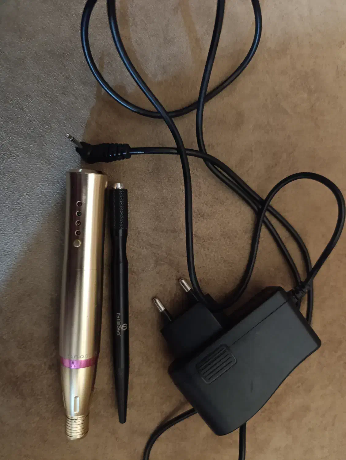 دستگاه تاتو ۴چراغ و قلم بلید|آرایشگاه و سالن‌های زیبایی|زنجان, |دیوار