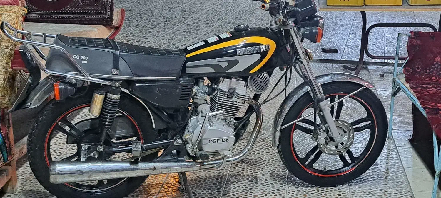 تعدادی لوازم موتور سیکلت|قطعات یدکی و لوازم جانبی|آباده, |دیوار