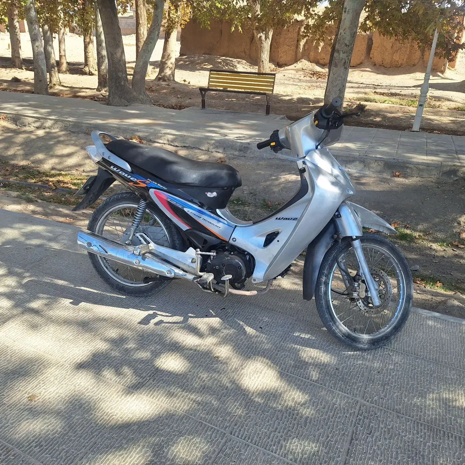 موتورسیکلت‌بی‌کلاج‌‌ویو‌مدل ۹۱مدارک کامل|موتورسیکلت|نجف‌آباد, باهنر|دیوار