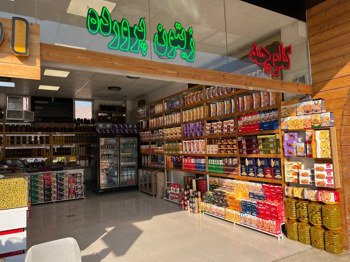 مغازه تجاری با پاخور عالی|فروش مغازه و غرفه|رودبار, |دیوار