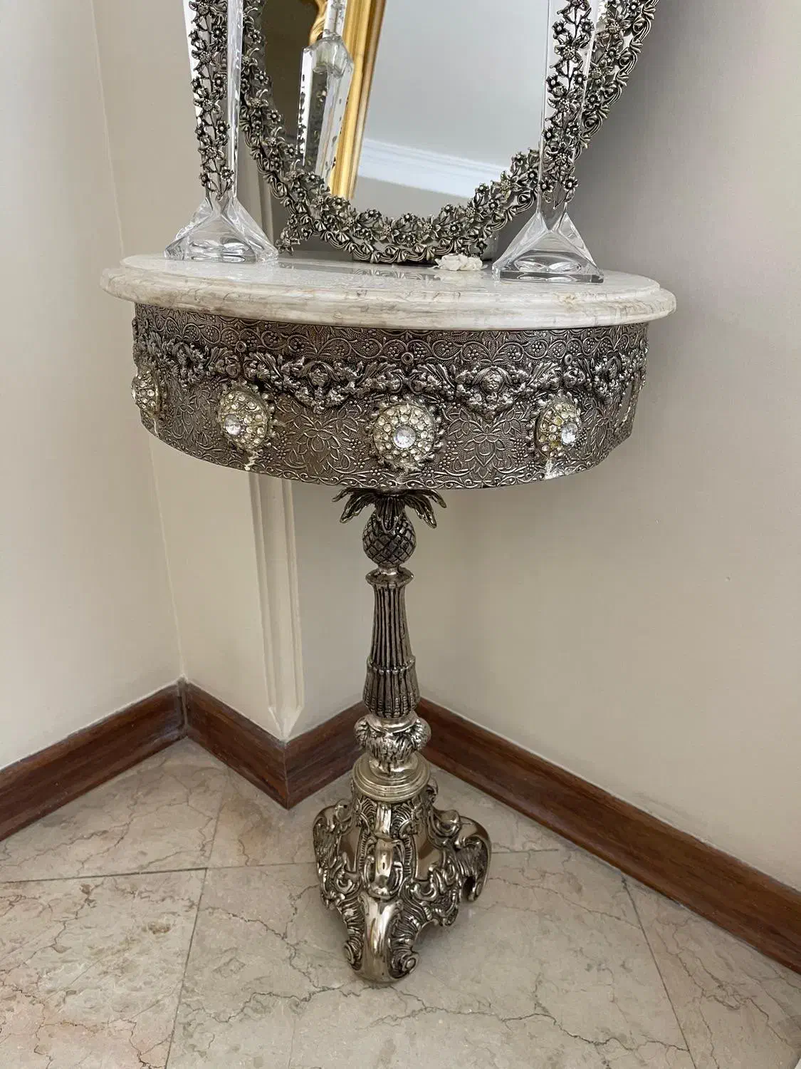 پایه یا میز برنجی|بوفه، ویترین، کنسول|تهران, قزل قلعه|دیوار