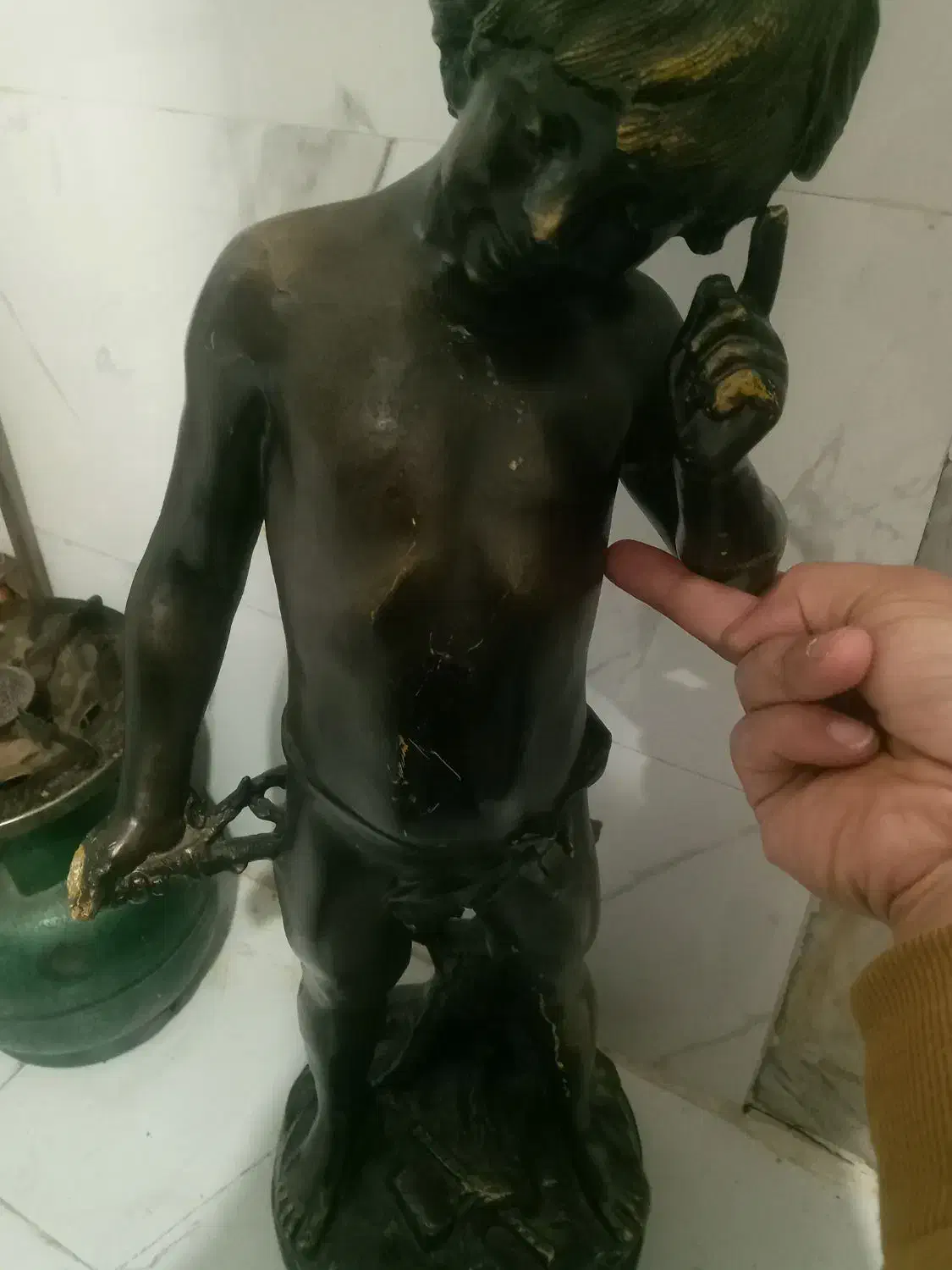 مجسمه برنزی انتیک وارداتی پسرجنگل|کلکسیون اشیاء عتیقه|نسیمشهر, |دیوار