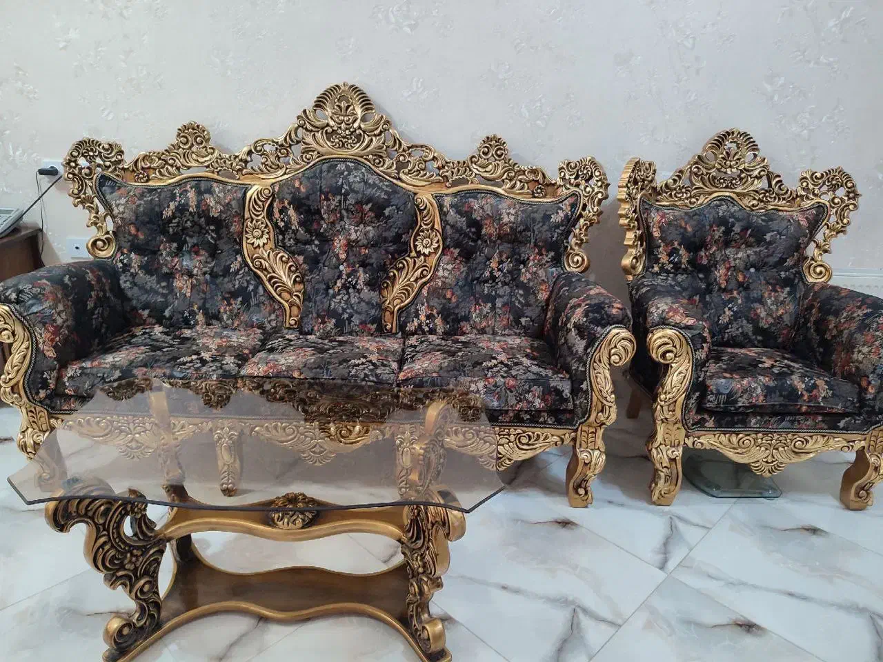 مبل سلطنتی|مبلمان خانگی و میز عسلی|ایوان, |دیوار