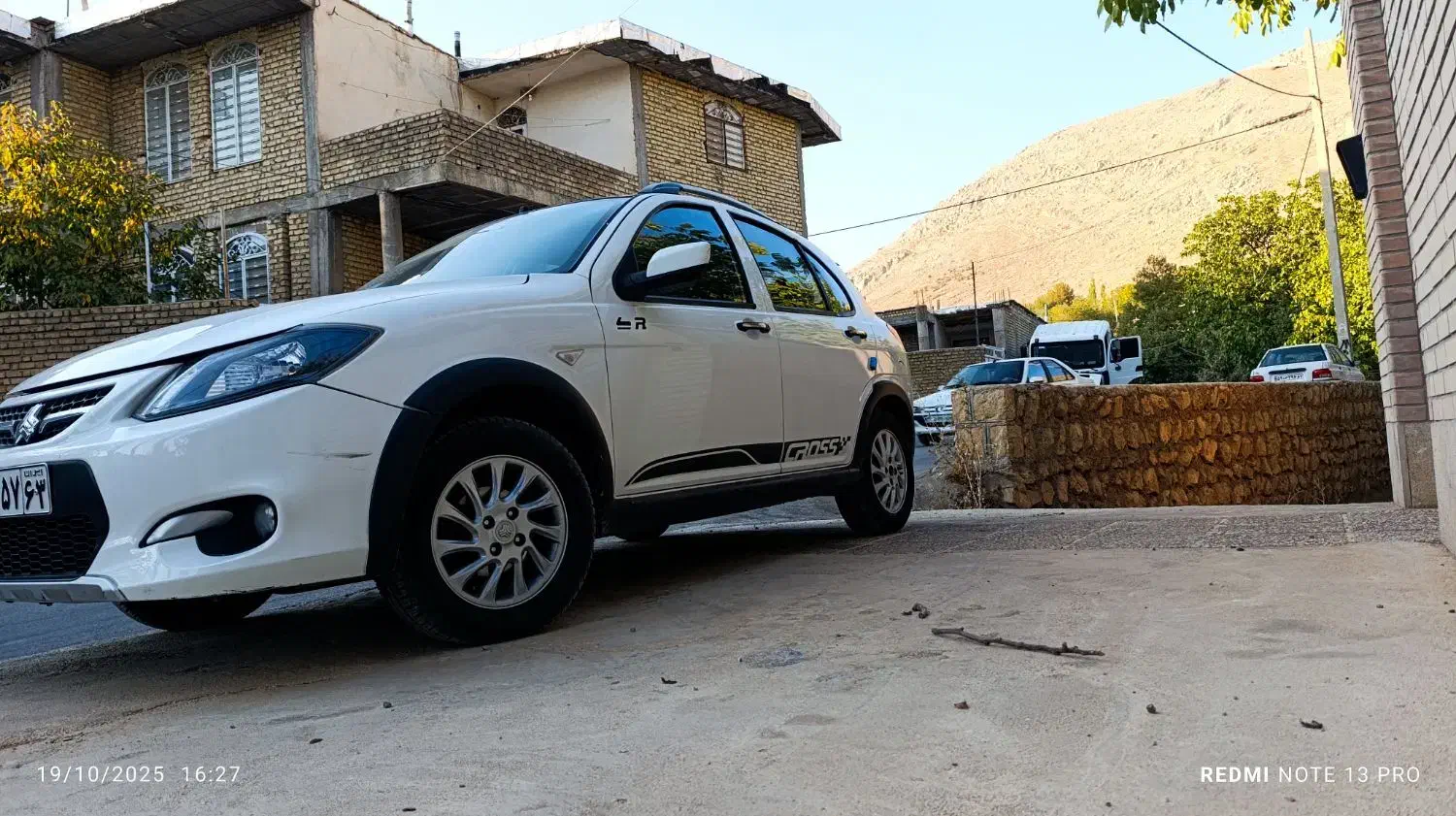کوییک rمدل 99تماک فاریک بدون خط خش درجه یک|خودرو سواری و وانت|شیراز, ریشمک|دیوار