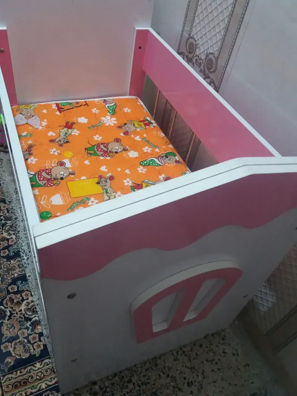 تخت گهواره ای بچه مناسب تادوسالگی|اسباب و اثاث بچه|شوش, |دیوار