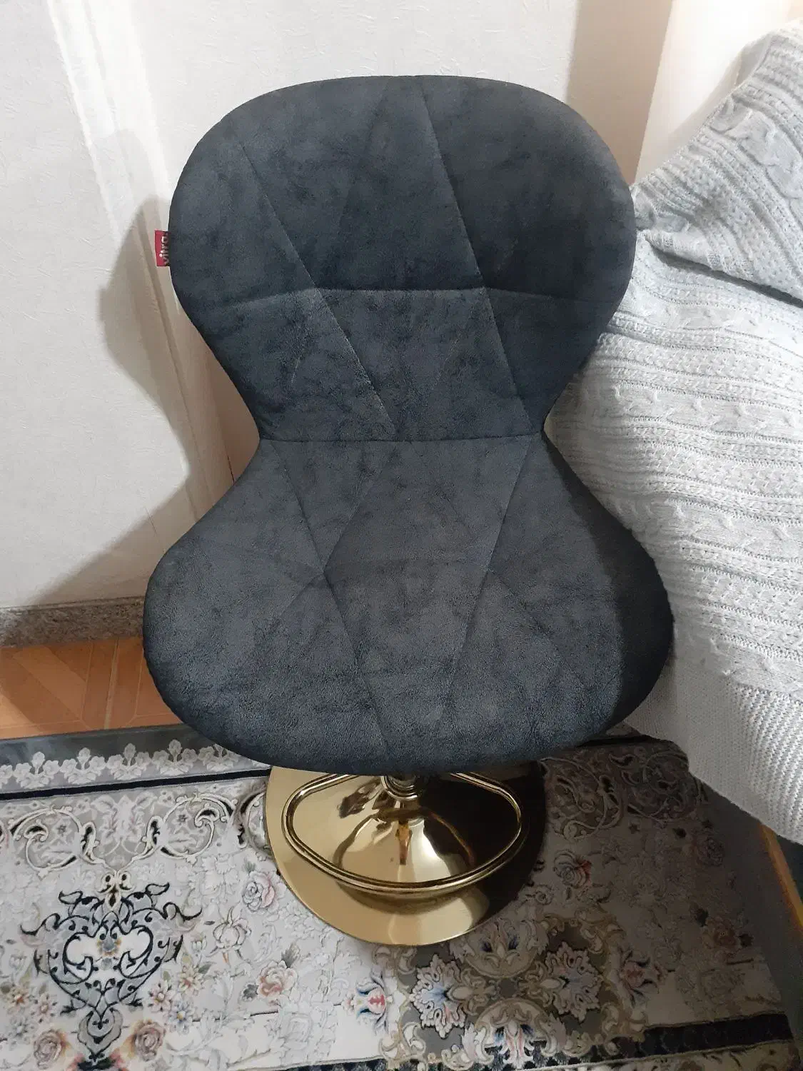 صندلی ثابت|صندلی و نیمکت|بابل, |دیوار