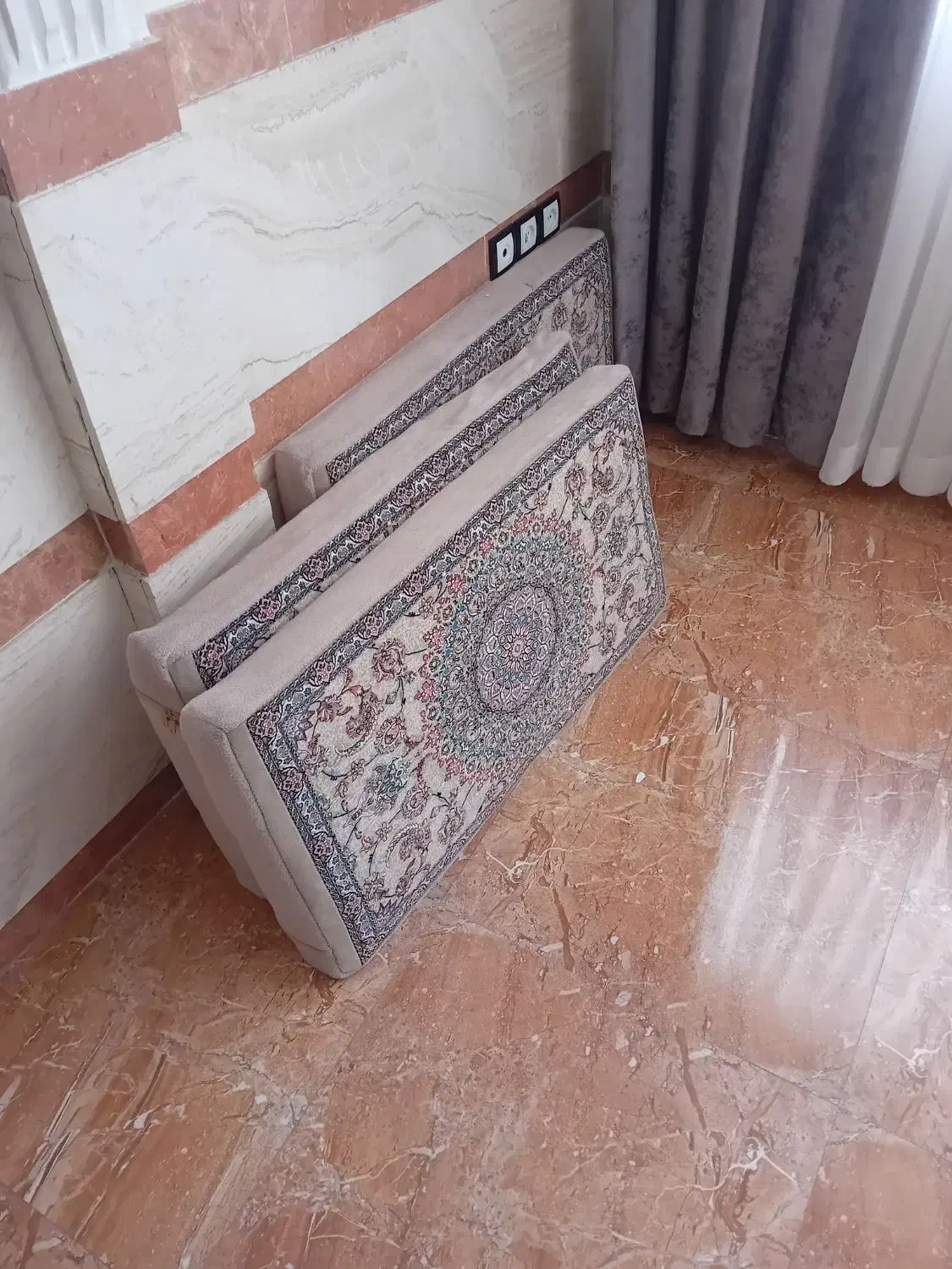 پشتی|پشتی|کرج, خرمدشت|دیوار