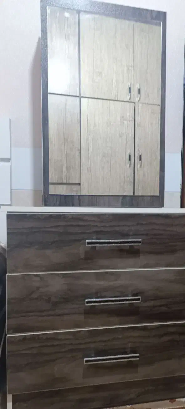 میز آرایش|جاکفشی، کمد، دراور|اصفهان, ناصرخسرو|دیوار