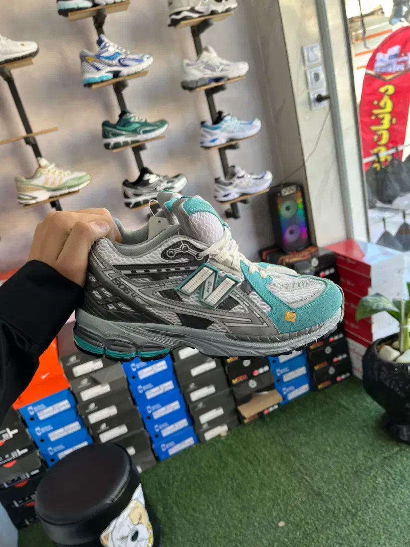 کتونی اورجینال|کیف، کفش، کمربند|دزفول, |دیوار