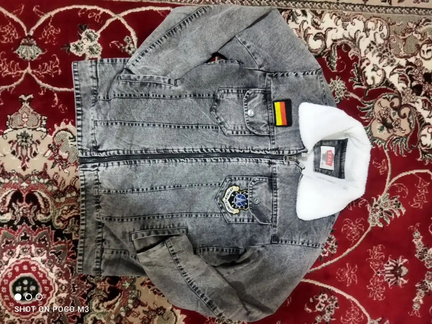 کت لی نو|لباس|رباطکریم, رباطکریم|دیوار