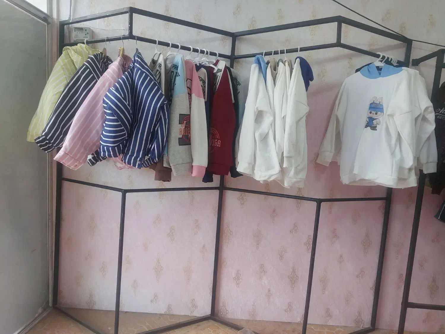 رگال و...|میز و صندلی غذاخوری|نیشابور, شهید جعفری|دیوار