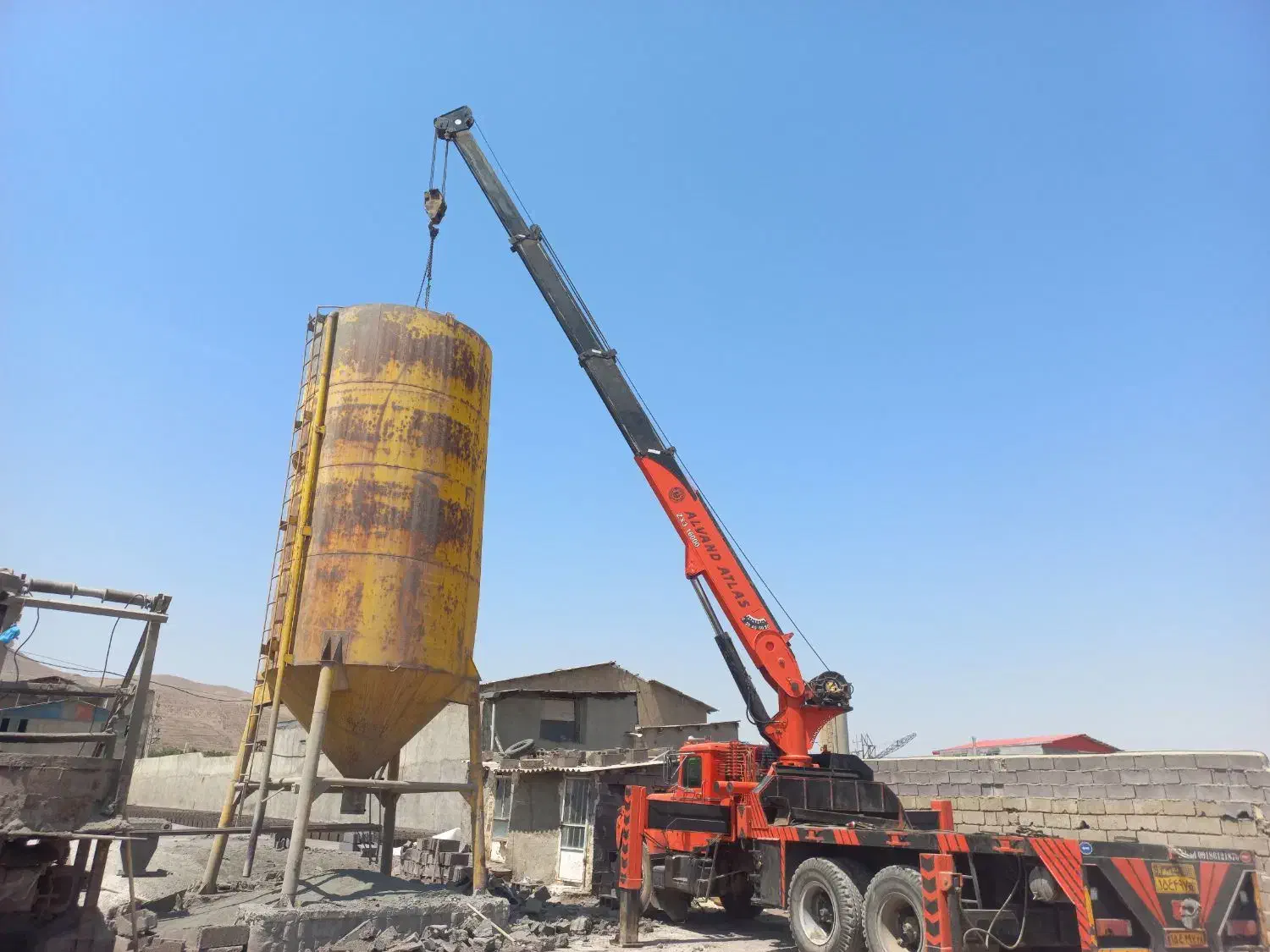 جرثقیل کفی ۱۰تن|خدمات حمل و نقل|همدان, |دیوار