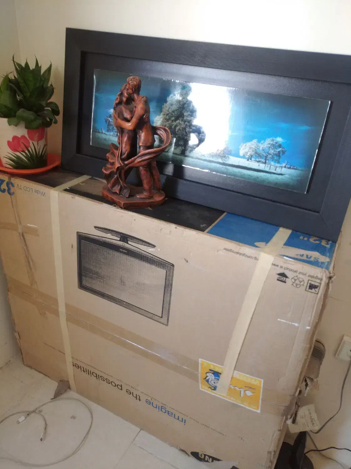 تلویزیون ال سی دی ۳۲|تلویزیون و پروژکتور|پرند, فاز ۶|دیوار