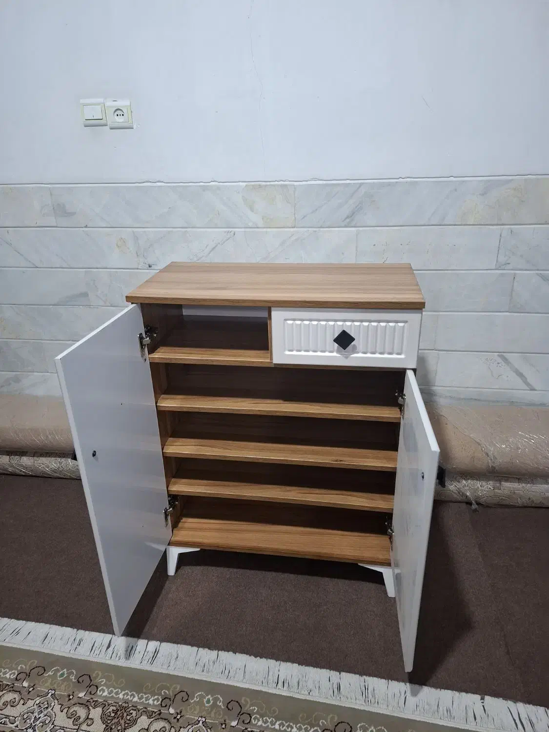 جاکفشی|جاکفشی، کمد، دراور|قم, شاه ابراهیم|دیوار