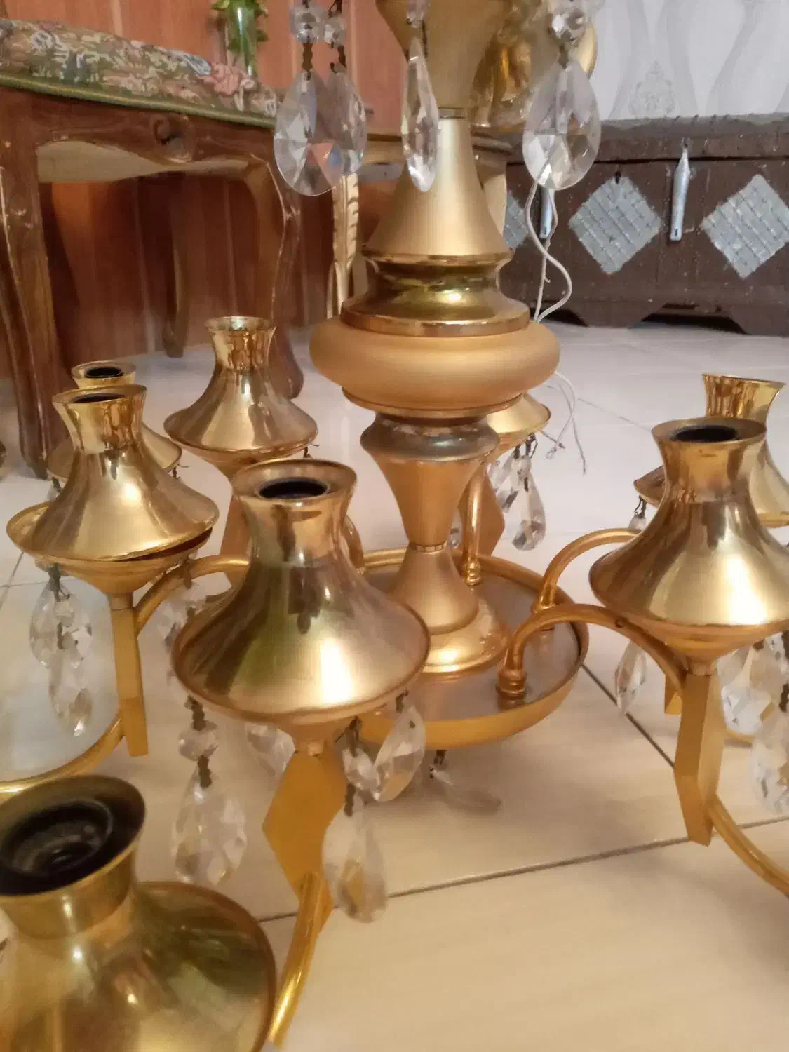 لوستر برنجی ۱۲ شاخه کاملا سالم|لوستر و چراغ آویز|اصفهان, ناژوان|دیوار