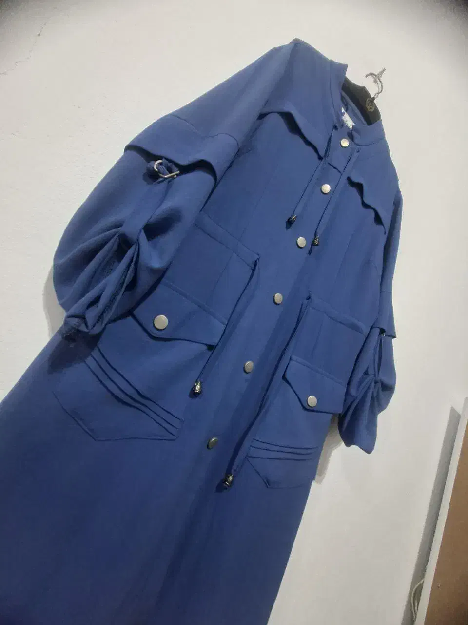 مانتو|لباس|بندر انزلی, انقلاب|دیوار