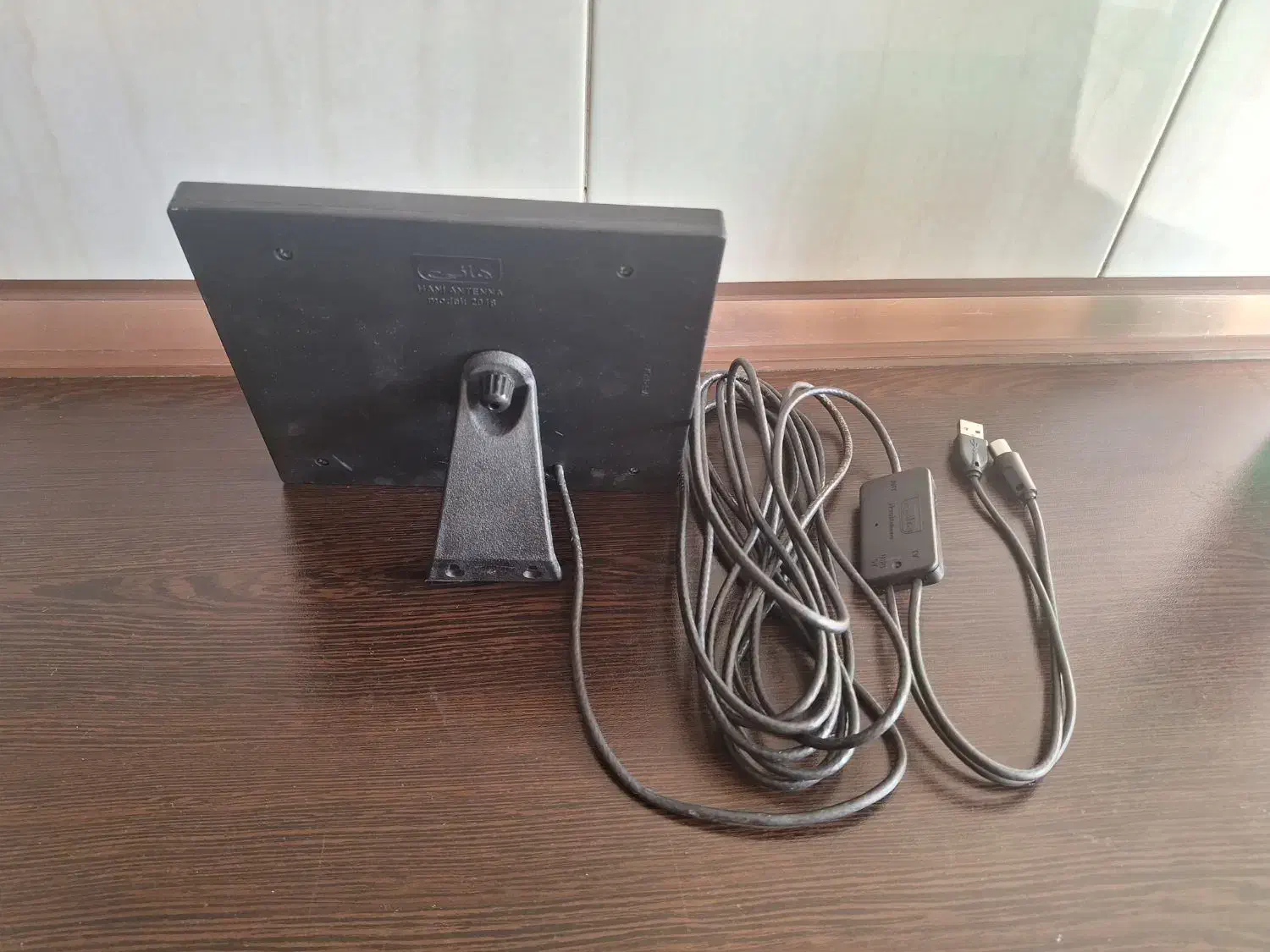 آنتن تلوزیون|تلویزیون و پروژکتور|اندیشه, اندیشه فاز ۱|دیوار