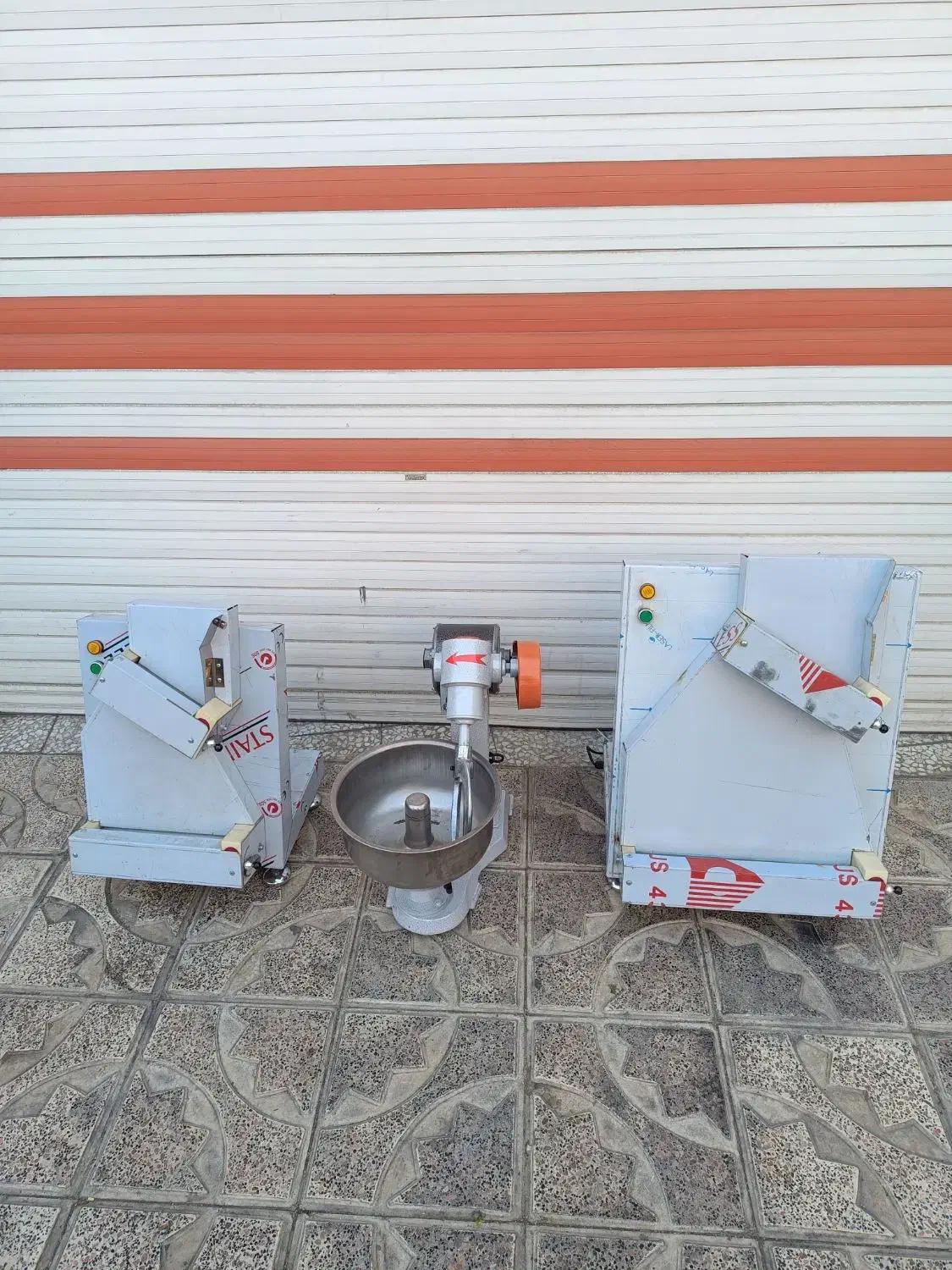 خمیر گیر خمیر پهن کن پیتزا قنادی نانوایی|کافی‌شاپ و رستوران|تهران, باغ فیض|دیوار