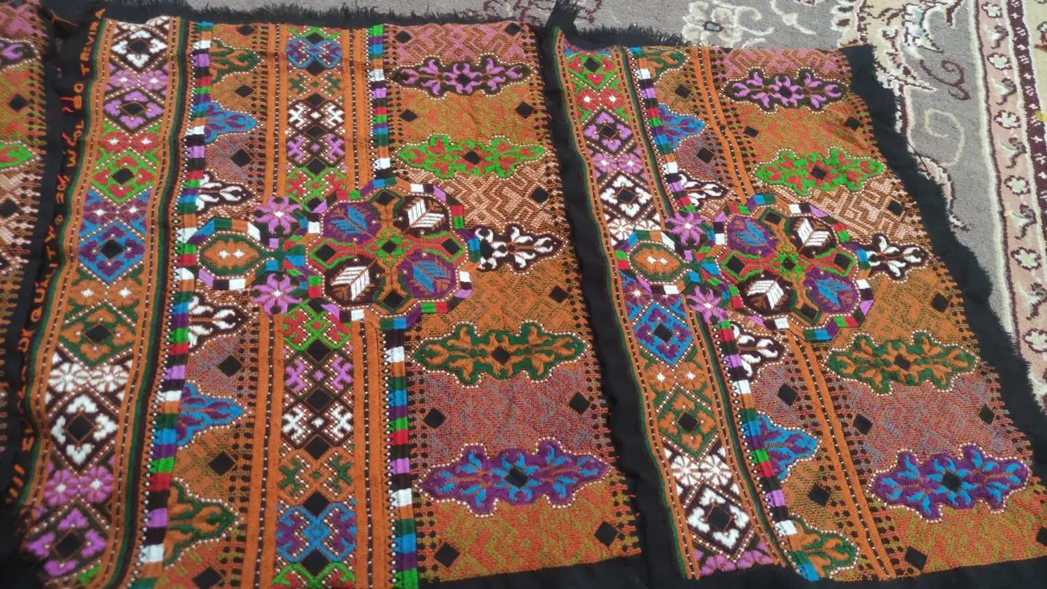 زیاستین|لباس|خاش, |دیوار