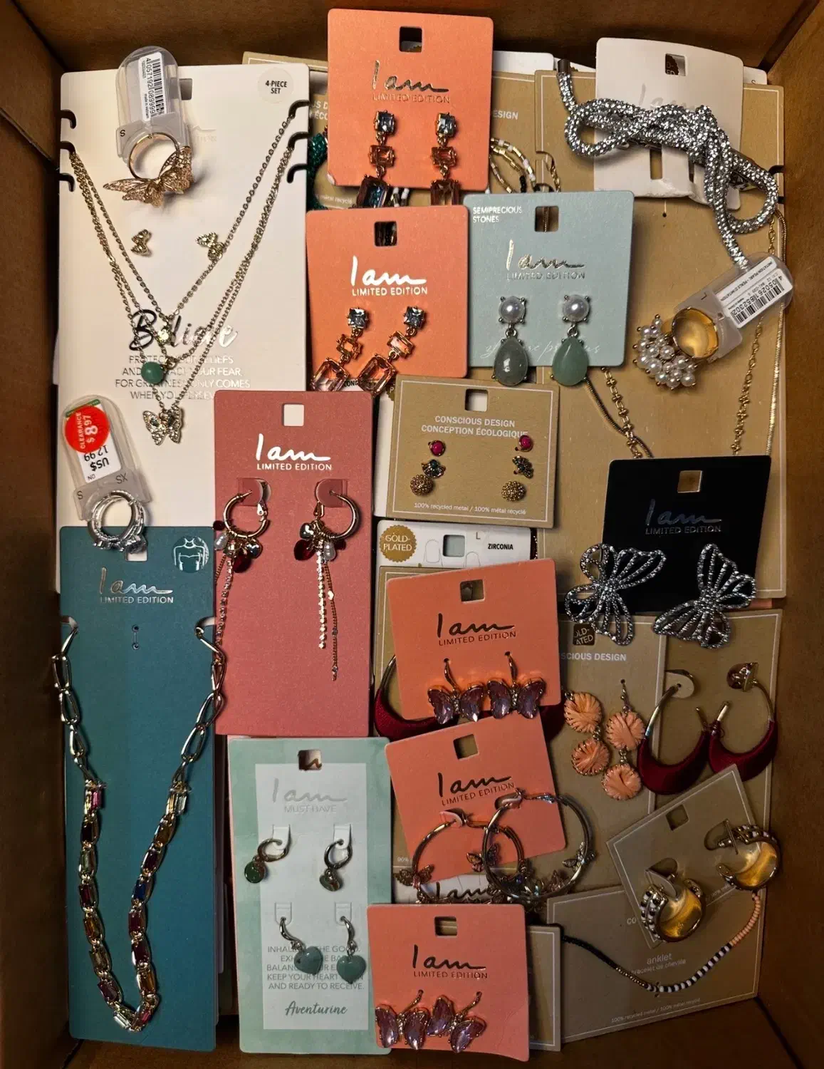 بدلیجات برند Six- I am - accessories|بدلیجات|اندیشه, اندیشه فاز ۳|دیوار