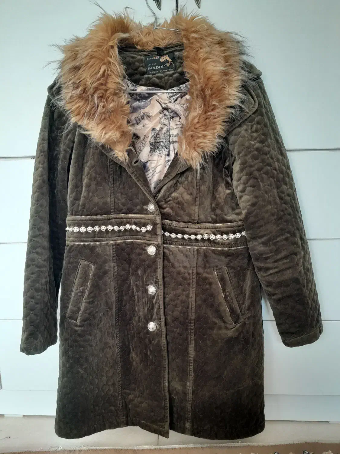 پالتو زنانه مخمل در حد نو  یقه خز|لباس|قدس, شهرک فرزان|دیوار