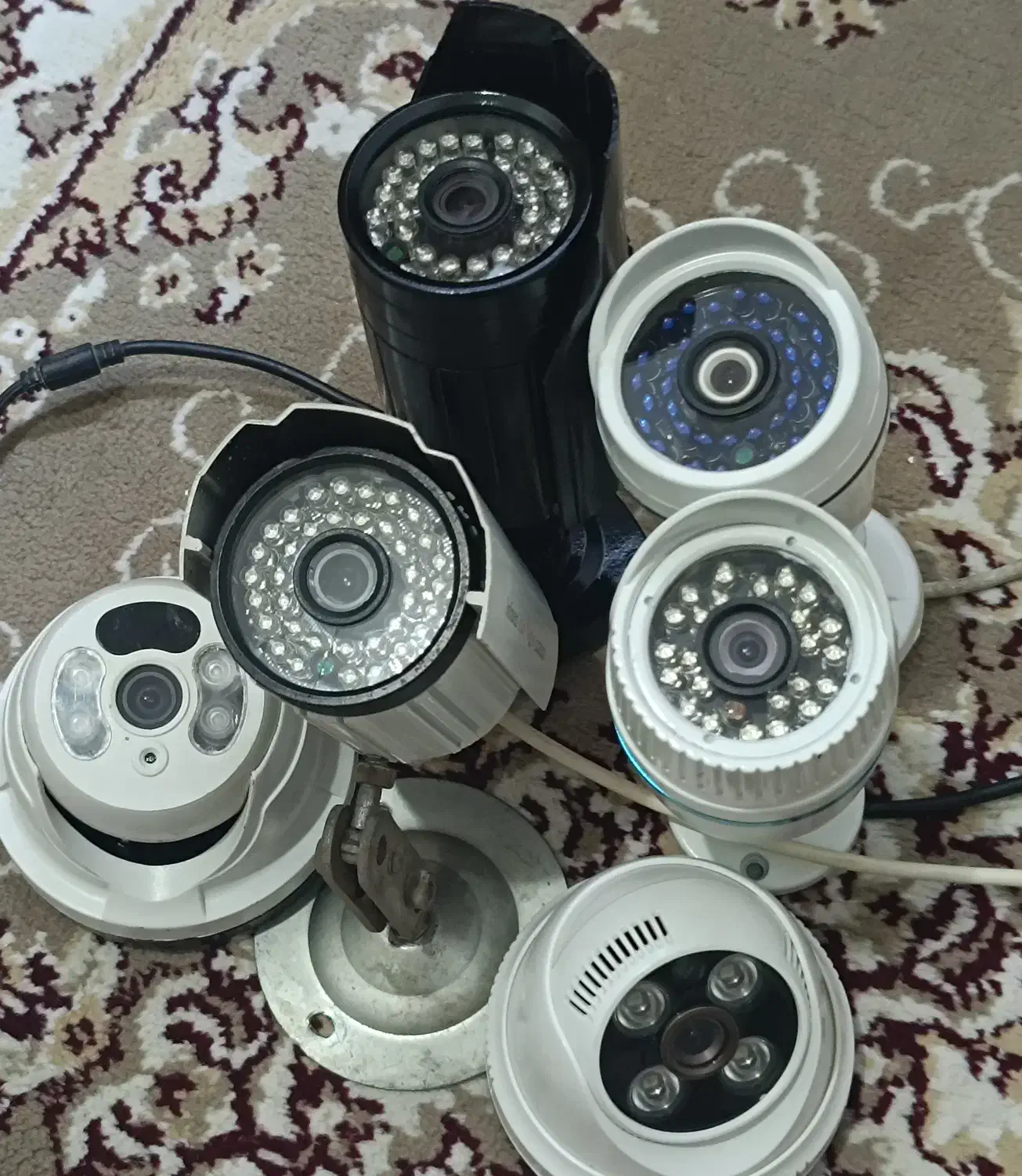 تعدادی دوربین مداربسته|دوربین مداربسته|قم, حاج زینل|دیوار