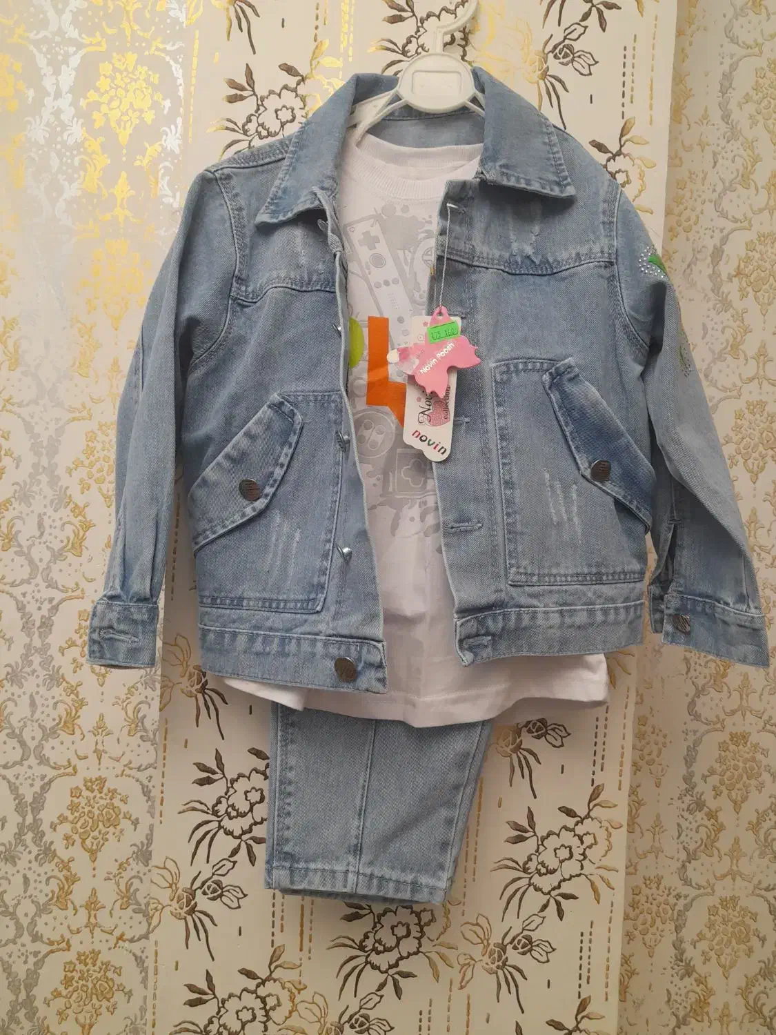 جنس جین زغالی وآبی باقی مونده|کفش و لباس بچه|ملایر, |دیوار