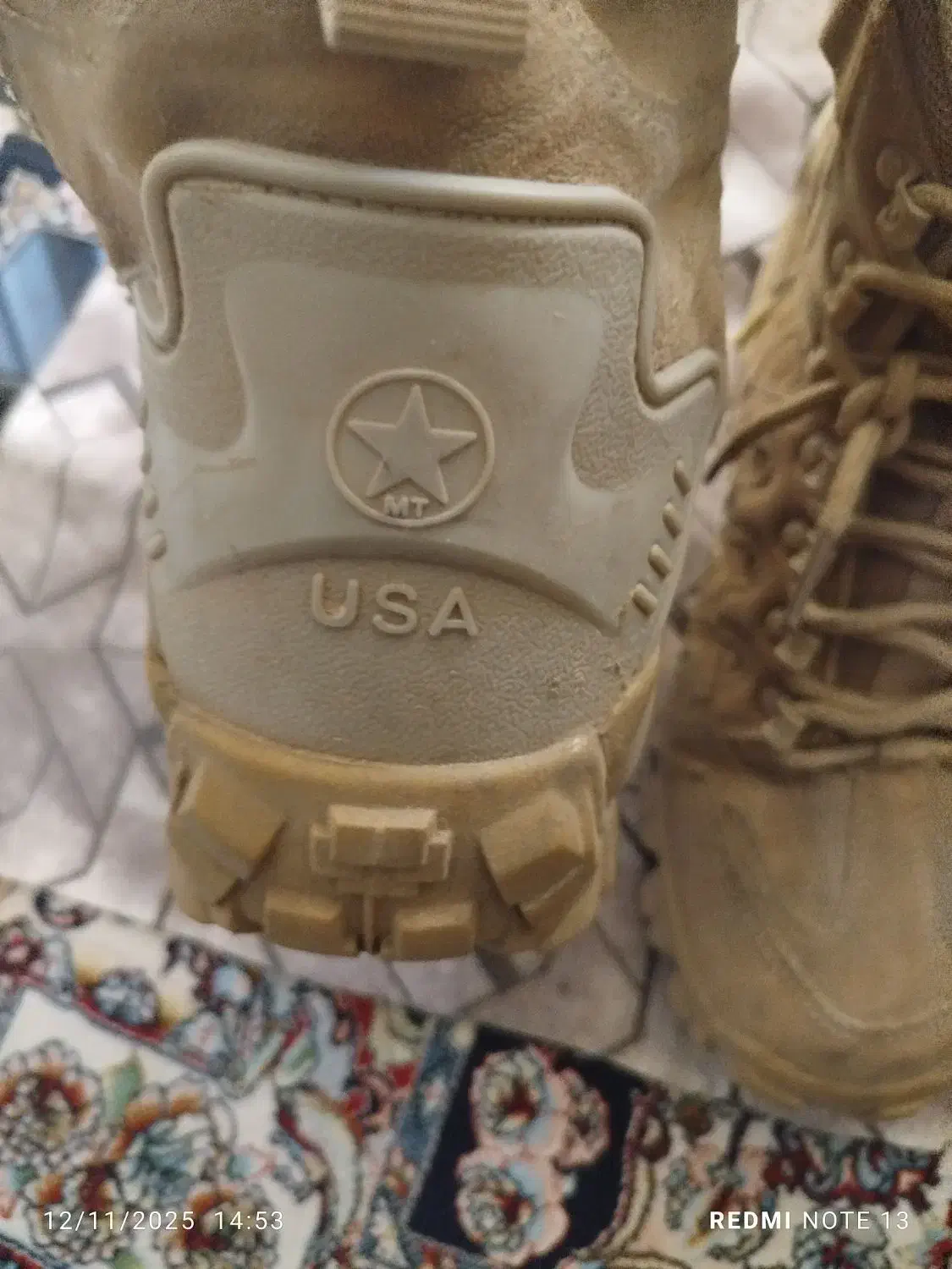 پوتین کوهنوردی|کیف، کفش، کمربند|مشهد, شهید قربانی|دیوار