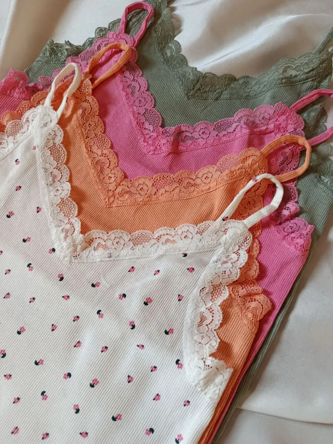 لباس زنانه|لباس|آق قلا, |دیوار